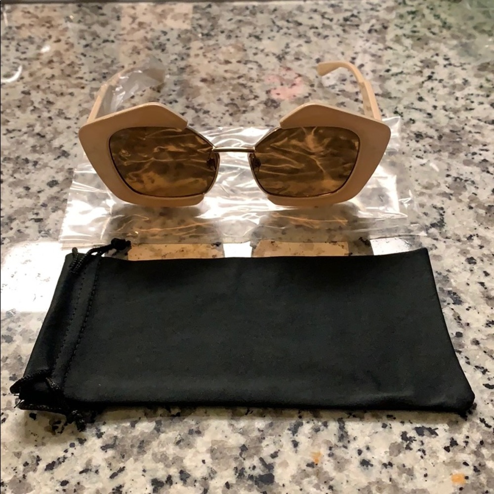 NWOT Willy Wonka Inspired Sun Shades. (Cream)